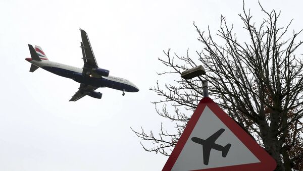 Un avión de la compañía aérea British Airways - Sputnik Mundo