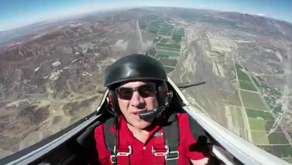 Vuelo invertido desde la cabina del piloto - Sputnik Mundo