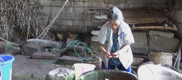 Un matrimonio chino vive en una cueva durante 54 años - Sputnik Mundo