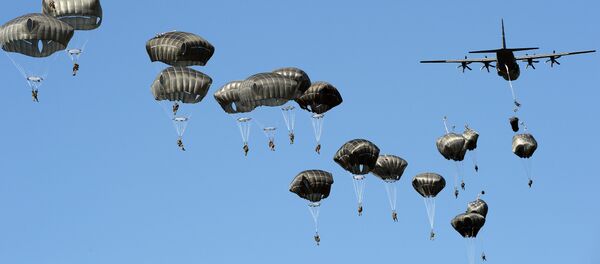 Los ejercicios de las Fuerzas Aerotransportadas estadounidenses en Polonia - Sputnik Mundo