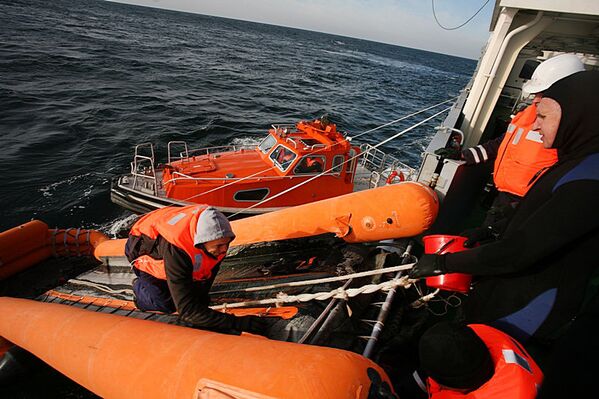 Ejercicios del servicio de rescate de la Flota del Pacífico de Rusia - Sputnik Mundo