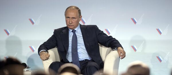 Vladímir Putin, presidente de Rusia, en una visita a Crimea - Sputnik Mundo