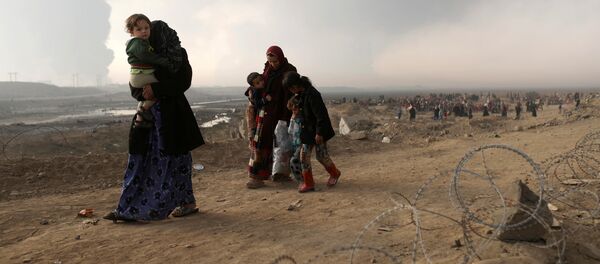 Habitantes desplazados de Mosul Habitantes desplazados de Mosul - Sputnik Mundo