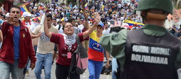 Protesta de oposición venezolana en las calles de San Cristobal - Sputnik Mundo