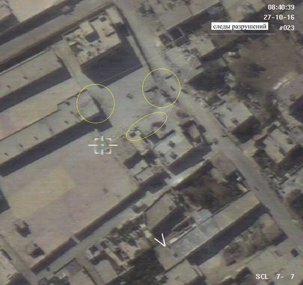 El techo de la escuela no está dañado; tampoco hay cráteres de explosiones de bombas aéreas en las inmediaciones del colegio - Sputnik Mundo