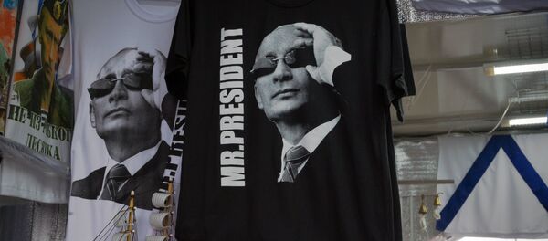 Una camiseta con la imagen de Vladímir Putin - Sputnik Mundo
