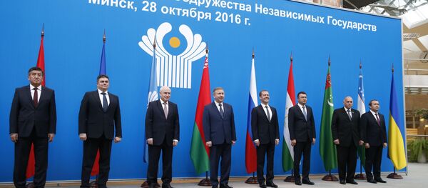 Los dirigentes de las delegaciones gubernamentales de los países de la CEI en la reunión en Minsk - Sputnik Mundo