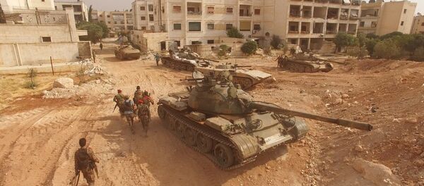 El Ejército sirio durante los combates en Alepo - Sputnik Mundo