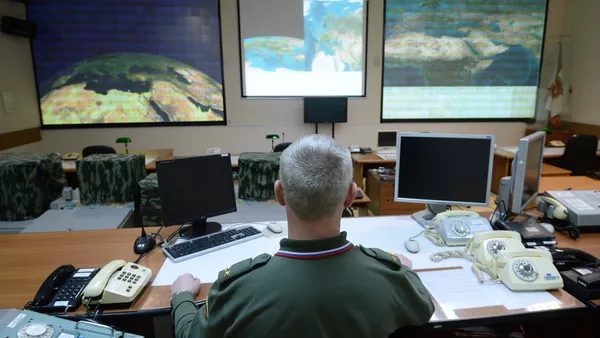 Combat duty officers at the command center of the Don-2-N radar - Sputnik Mundo