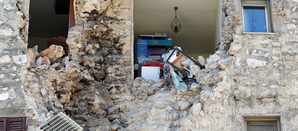 Una casa afectada por el Terremoto en Italia Una casa afectada por el Terremoto en Italia - Sputnik Mundo