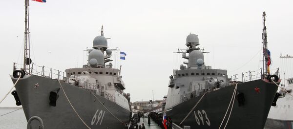 Los buques patrulleros Tatarstán (izda.) y Daguestán - Sputnik Mundo