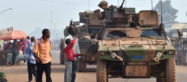 French Sangaris forces patrol in muslim district of PK 5 in Bangui as people go to the polls to take part in the Central African Republic second round of the presidential and legislative elections on February 14, 2016 - Sputnik Mundo