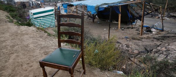 La demolición del campamento de refugiados en Calais, Francia La demolición del campamento de refugiados en Calais, Francia - Sputnik Mundo