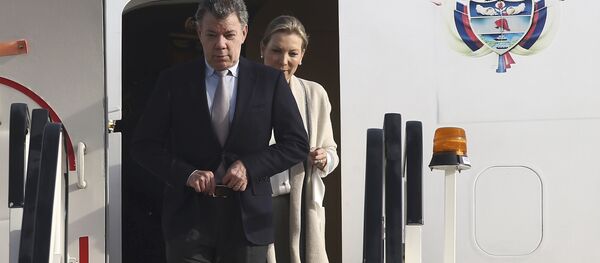Juan Manuel Santos y su esposa llegan a Reino Unido - Sputnik Mundo