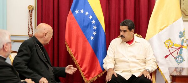 Nicolás Maduro, el presidente de Venezuela y Claudio María Celli, representate de Vaticano Nicolás Maduro, el presidente de Venezuela y Claudio María Celli, representate de Vaticano - Sputnik Mundo