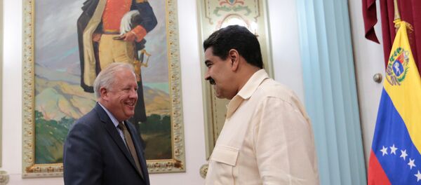 Presidente de Venezuela, Nicolás Maduro y subsecretario de Asuntos Políticos del Departamento de Estado de EEUU, Thomas Shannon en Caracas - Sputnik Mundo