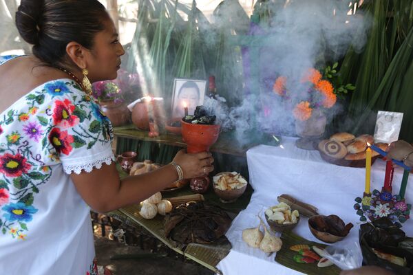 La ofrenda del día de los muertos - Sputnik Mundo
