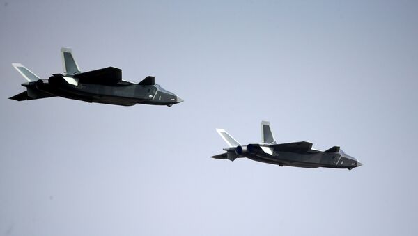 Dos aviones Chengdu J-20 en el espectáculo aéreo anual Airshow China en Zhuhai - Sputnik Mundo