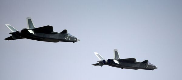 Dos cazas polivalentes chinos Chengdu J-20 Dos cazas polivalentes chinos Chengdu J-20 - Sputnik Mundo