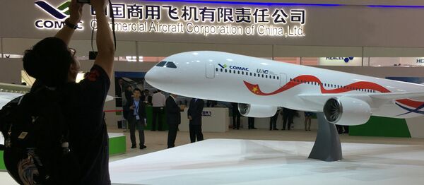 La maqueta del ShFDMS / С929 ruso-chino en la feria aeroespacial Airshow China 2016 - Sputnik Mundo