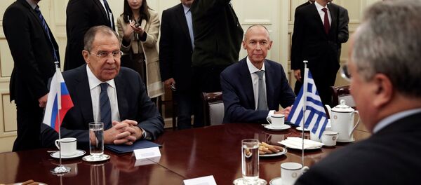 Ministro de Exteriores de Rusia, Serguéi Lavrov, y su homologo griego, Nikos Kotzias - Sputnik Mundo