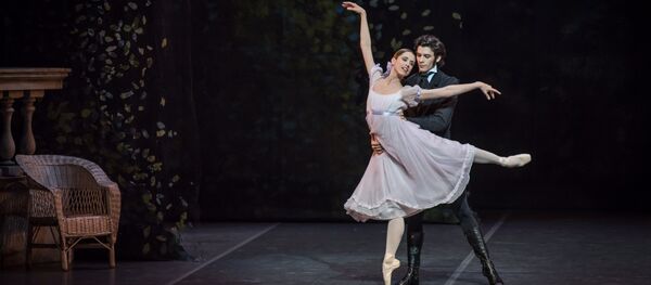 María Noel Riccetto, primera bailarina del Ballet Nacional del Sodre y Ciro Mansilla, primer bailarín del Sodre - Sputnik Mundo