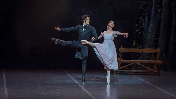 María Noel Riccetto, primera bailarina del Ballet Nacional del Sodre y Ciro Mansilla, primer bailarín del Sodre - Sputnik Mundo