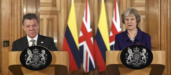 Juan Manuel Santos, el presidente de Colombia y Theresa May, la primera ministra del Reino Unido - Sputnik Mundo