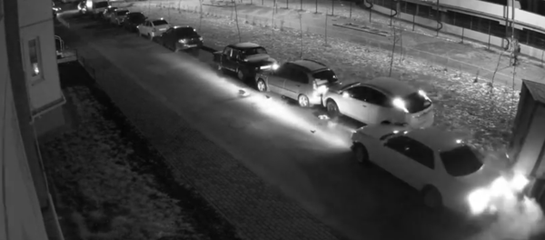 #EpicFail: un conductor destroza 13 autos al aparcar - Sputnik Mundo