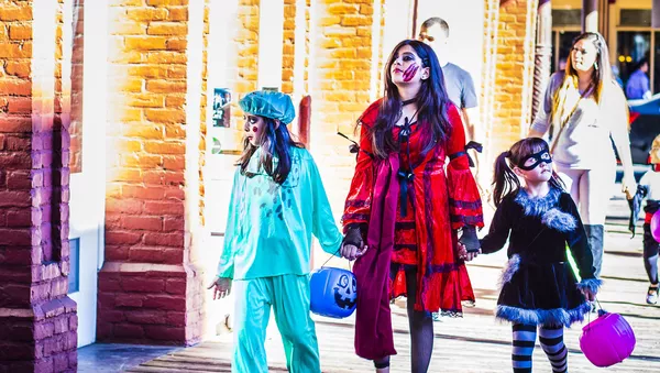 Una familia disfrazada para Halloween (foto ilustrativa) - Sputnik Mundo