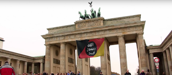 La compañía de comunicación estadounidense Harris Media es la autora de un polémico vídeo titulado 'Bienvenidos al Estado Islámico de Alemania'. La compañía de comunicación estadounidense Harris Media es la autora de un polémico vídeo titulado 'Bienvenidos al Estado Islámico de Alemania'. - Sputnik Mundo