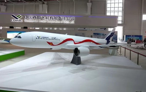 La maqueta del avión de pasajeros ruso-chino de ancho fuselaje C929 / ShFDMS presentada en la feria aeroespacial Airshow China 2016 La maqueta del avión de pasajeros ruso-chino de ancho fuselaje C929 / ShFDMS presentada en la feria aeroespacial Airshow China 2016 - Sputnik Mundo