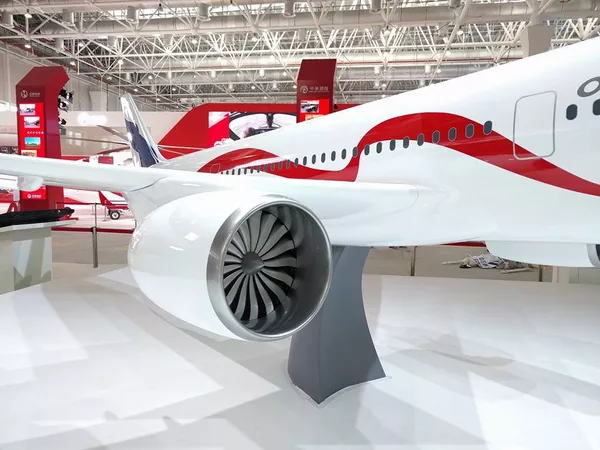 La maqueta del avión de pasajeros ruso-chino de ancho fuselaje C929 / ShFDMS presentada en la feria aeroespacial Airshow China 2016 La maqueta del avión de pasajeros ruso-chino de ancho fuselaje C929 / ShFDMS presentada en la feria aeroespacial Airshow China 2016 - Sputnik Mundo