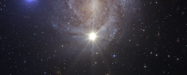Supernova y la estrella expulsada (imagen referencial) - Sputnik Mundo