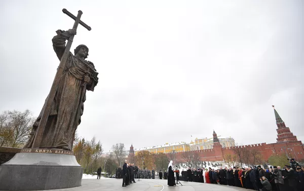 La develación del monumento al príncipe Vladímir en Moscú La develación del monumento al príncipe Vladímir en Moscú - Sputnik Mundo
