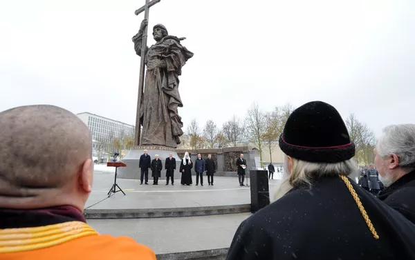 La develación del monumento al príncipe Vladímir en Moscú La develación del monumento al príncipe Vladímir en Moscú - Sputnik Mundo