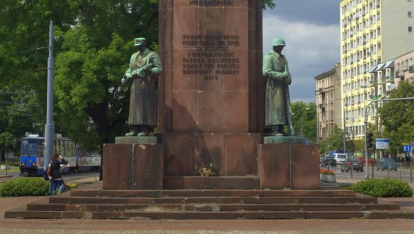 The monument to Polish-Soviet Brotherhood in Arms in Warsaw's Praga district. File photo. The monument to Polish-Soviet Brotherhood in Arms in Warsaw's Praga district. File photo. - Sputnik Mundo