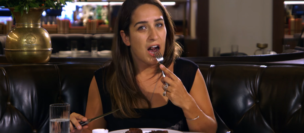 Impactante reacción de una vegetariana al comer carne por primera vez en décadas - Sputnik Mundo