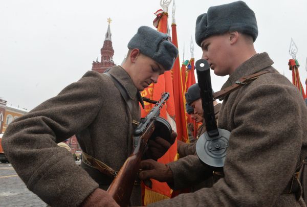La Plaza Roja, escenario de una marcha militar dedicada al 75 aniversario del desfile de 1941 - Sputnik Mundo