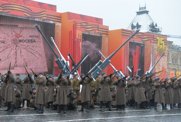 La Plaza Roja, escenario de una marcha militar dedicada al 75 aniversario del desfile de 1941 - Sputnik Mundo