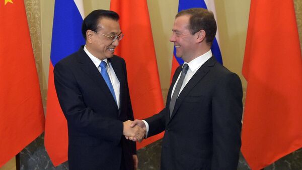 Primer ministro de Rusia, Dmitri Medvédev, y su homólogo chino, Li Keqiang - Sputnik Mundo