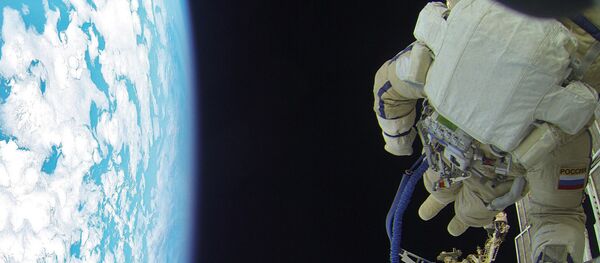 Выход в открытый космос российских космонавтов - Sputnik Mundo