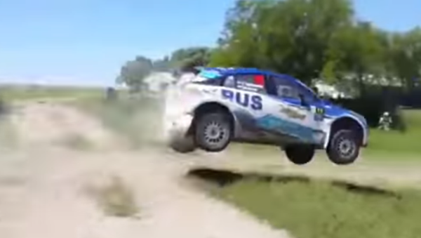 Extenista argentino Nalbandian sufre un aparatoso accidente en un rally - Sputnik Mundo