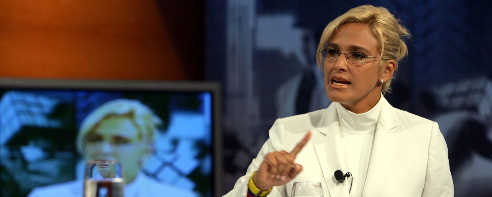 Ecuadorean Presidential candidate Cynthia Viteri talks during a TV show, This Monday - Sputnik Mundo, 1920, 03.05.2021