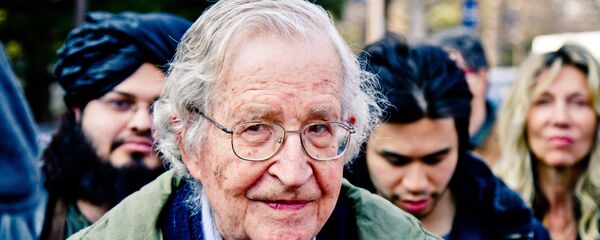 Noam Chomsky - Sputnik Mundo