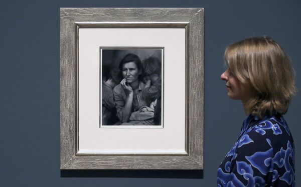 La exposición 'El ojo radical: fotografía modernista de la colección de sir Elton John' - Sputnik Mundo