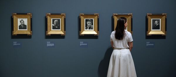 La exposición 'El ojo radical: fotografía modernista de la colección de sir Elton John' - Sputnik Mundo