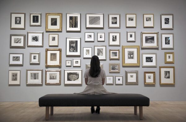 La exposición 'El ojo radical: fotografía modernista de la colección de sir Elton John' - Sputnik Mundo