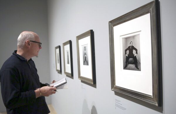 La exposición 'El ojo radical: fotografía modernista de la colección de sir Elton John' - Sputnik Mundo