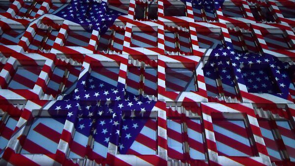 U.S. flags are projected on the facade of the U.S. Embassy, during the U.S. Presidential election in London, November 8, 2016. - Sputnik Mundo